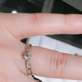 【ラザール ダイヤモンド(LAZARE DIAMOND)の口コミ】 デザインはよくあるタイプのものですが、小さいダイヤの方が好みなのです…