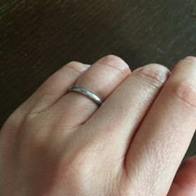 【SOURCE(ソウス)】の口コミ 綺麗なデザインが苦手で、手持ちのアクセサリーと馴染むようなリングを探し...