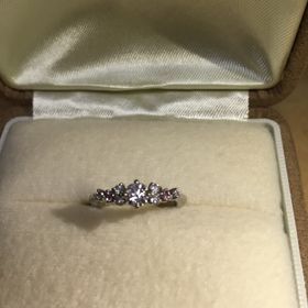 【A・D・A(エー・ディー・エー)の口コミ】 デザインが一目惚れで購入を決意しました。
多石タイプで可愛い印象のデザ…