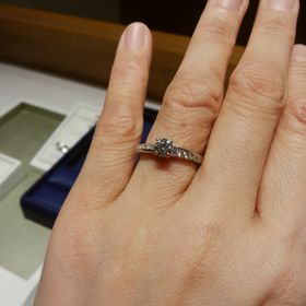 【銀座ダイヤモンドシライシの口コミ】 年齢的にもある程度はゴージャス感のある指輪が欲しかった。総合的に指輪…