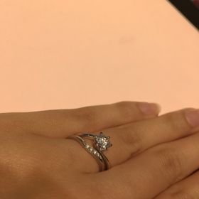 【GALA JEWELRY(ガラジュエリー)の口コミ】 シンプルでクール、また石の存在感を引き出せるデザインに惹かれました。…