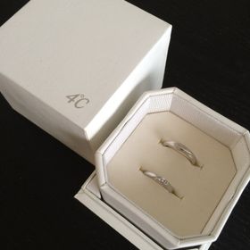 【4℃ BRIDAL(ヨンドシーブライダル)の口コミ】 この指輪に決めた理由はお互いに指輪をはめてみて一番しっくりきたからで…