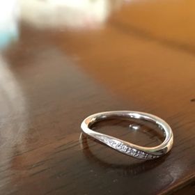 【4℃ BRIDAL(ヨンドシーブライダル)の口コミ】 私の好きな4℃であり、私の細い指に合うデザインであることが重要でした。
…