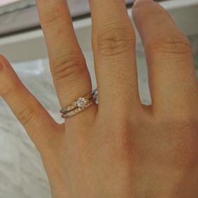【infinitylove(インフィニティラヴ)の口コミ】 セットリングを探しており、このセットは特にキラキラと輝き存在感があっ…
