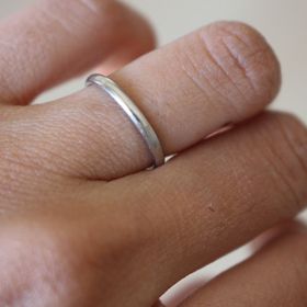 【ティファニー(Tiffany & Co.)の口コミ】 一般的なものよりもリングが細めにできているで、女性らしくかつあまり主…