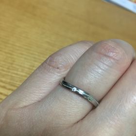 【アイプリモ(I-PRIMO)の口コミ】 指輪のデザイン。
シンプルだけど、ラインが入ってて人とかぶりにくいから…