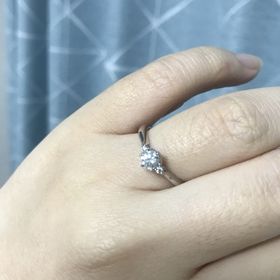 【アイプリモ(I-PRIMO)の口コミ】 ダイアモンドは0.337ct，PT950
I-Primo定番デザインです。
デザインは真ん…