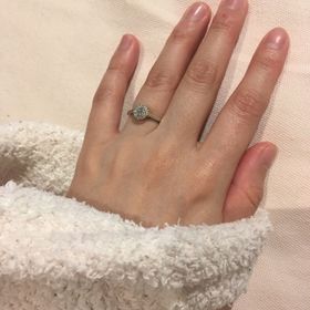 【ラザール ダイヤモンド(LAZARE DIAMOND)の口コミ】 ダイヤモンドのクオリティとデザインに一目惚れしました。

婚約指輪のイ…