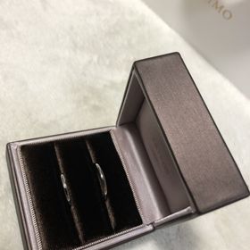 【アイプリモ(I-PRIMO)の口コミ】 元々持っていたペアリングがウェーブデザインだったので、結婚指輪はスト…