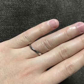 【銀座ダイヤモンドシライシの口コミ】 指輪のデザイン
ウェーブのかかっている指輪がよかったので、V字ラインの…