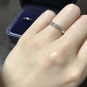 【銀座ダイヤモンドシライシの口コミ】 指の関節が太く指が太いので、指が綺麗に見えるウェーブタイプの指輪を探…