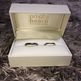 【PRIVATE BEACH(プライベートビーチ)の口コミ】 AOULIとゆうデザインは、指輪全体にデザインが彫られてないので他のデザイ…