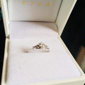 【宝寿堂(ほうじゅどう)の口コミ】 ダイヤの選び方から教えてもらいました。
予算と、素敵なダイヤを、選ぶに…