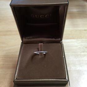 【グッチ(GUCCI)の口コミ】 好きなブランドとシンプルさで決めました。
とにかくGUCCIの指輪が良かっ…