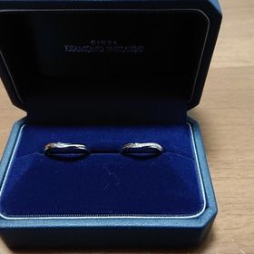 【銀座ダイヤモンドシライシの口コミ】 HPで、大体の好みのデザインを決めてから来店しました。
2人とも、ウェー…