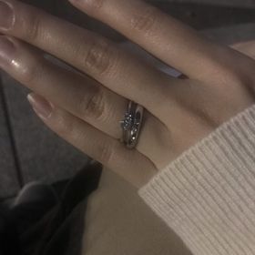 【STAR JEWELRY(スタージュエリー)の口コミ】 細めだが、しっかりとした存在感を示している、ダイヤモンドとのバランス…