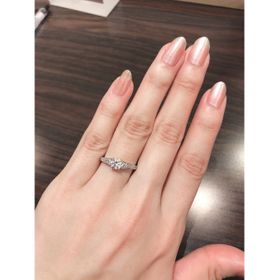 【ジュエリーパリ】の口コミ つけ心地はとてもよく、普段からマリッジリングと重ね付けしても派手過ぎな...