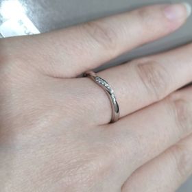 【4℃ BRIDAL(ヨンドシーブライダル)の口コミ】 シンプルなデザインの結婚指輪を探しており、イメージにピッタリだと感じ…