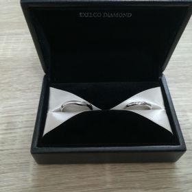 【エクセルコダイヤモンド(EXELCO DIAMOND)の口コミ】 レディース、メンズともデザインが気に入ってこの指輪を選びました。特に…