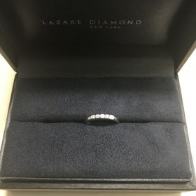 【ラザール ダイヤモンド(LAZARE DIAMOND)の口コミ】 セットでつけた時に可愛い組合せが良くて、エンゲージをシンプルにした方…