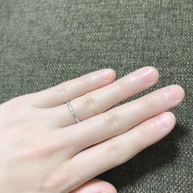 【STAR JEWELRY(スタージュエリー)の口コミ】 まず第一に、シンプルであったこと。ずっとつけるものなので、邪魔になら…