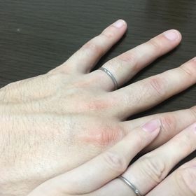【ケイウノ ブライダル(K.UNO BRIDAL)の口コミ】 私の指が細く長めで、太めのリングをはめるとつけられてる感がすごかった…