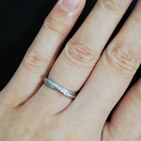 【NINA RICCI(ニナリッチ)の口コミ】 ひねりのあるダイヤつきのものがよくて、選びました。控え目だけど、キラ…