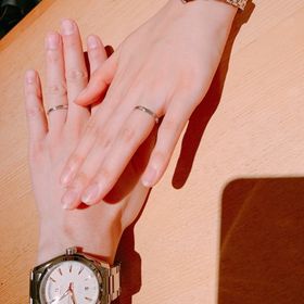 【銀座ダイヤモンドシライシの口コミ】 指輪のデザインはシンプルなもので検討しておりました。
種類がたくさんあ…