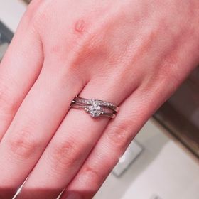 【アイプリモ(I-PRIMO)の口コミ】 ダイヤモンドがサイドまで付いており、シンプルなデザインですが、どの角…