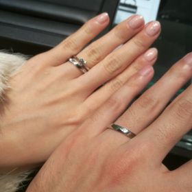 【ラザール ダイヤモンド(LAZARE DIAMOND)の口コミ】 プラチナであること。
ペアのデザインであること。
女性用のものにはダイ…