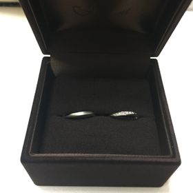 【I's stone(アイズストーン)の口コミ】 形は元からあるもので、気に入ったウェーブ型のデザインにしました。
ウェ…