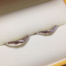 【ケイウノ ブライダル(K.UNO BRIDAL)の口コミ】 デザインに一目惚れしました。誰かとかぶりそうかな？と迷いましたが、婚…