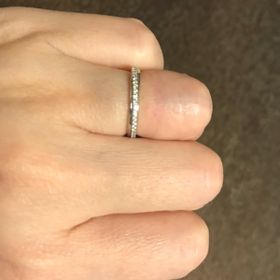 【トリニティ(Trinity)の口コミ】 シンプルでありながらキラキラと輝いており存在感があるのが気に入ってい…