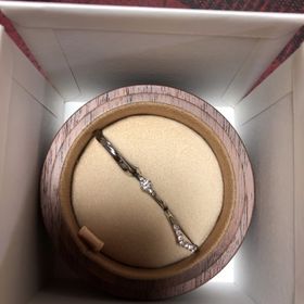 【COLANY(コラニー)の口コミ】 婚約指輪との重ね付けでボリュームが出るようにしたかったのでセットリン…