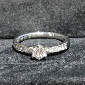 【TANZO.(鍛造指輪)の口コミ】 婚約指輪はデザインにこだわりたいと考えていたため、既製品を扱うブラン…