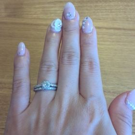 【銀座ダイヤモンドシライシの口コミ】 ブーケのセットリングを購入しました。手が小さいので細身のデザインが気…