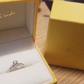 【ケイウノ ブライダル(K.UNO BRIDAL)の口コミ】 もともとダイヤの周りにもアクセントがあるメレダイヤが欲しくていろいろ…