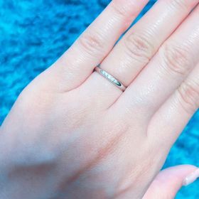 【銀座ダイヤモンドシライシの口コミ】 ・永く使えるプラチナ素材
・シンプルなデザイン
・着け心地の良さ(指輪の…