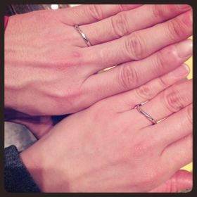 【ケイウノ ブライダル(K.UNO BRIDAL)の口コミ】 シンプルで華奢なデザインを探していました。主人はとにかくシンプルなも…