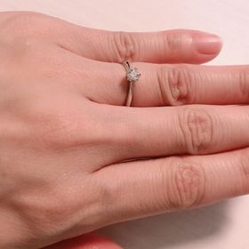 【アネリディギンザ(ANELLI DI GINZA)の口コミ】 プロポーズ用の指輪でしたが、このままで良いくらい指にフィットしていて…
