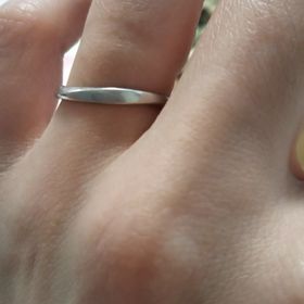 【ヴァンドーム青山(VENDOME AOYAMA)の口コミ】 ゆるくS字にカーブしています。
細見で指がきれいに見えるものを探してお…