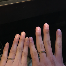 【ichi(イチ)の口コミ】 指輪のつけ心地の良さ、肌なじみの良いデザイン、唐草の意味（繁栄）、2人…
