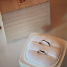 【俄(にわか)の口コミ】 メビウスの輪をモチーフにしたデザインに惹かれました。結婚指輪は毎日身…