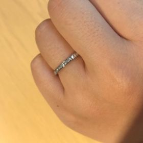 【ROYAL ASSCHER(ロイヤル・アッシャー)の口コミ】 シンプルで細身のラインが上品なストレートリングです。日常使いがしやす…