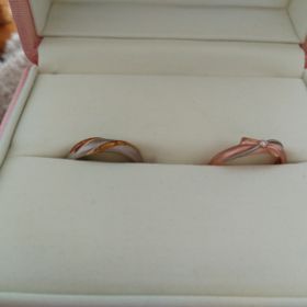 【ケイウノ ブライダル(K.UNO BRIDAL)の口コミ】 指輪の素材は非常に気に入りましました。あまりキラキラしたものが好きで…