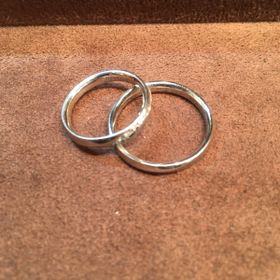 【TANZO.(鍛造指輪)の口コミ】 鍛造製法なので耐久性に優れており、何年使っても安心できる所
毎年メンテ…