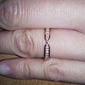 【OCTAVE(オクターヴ)の口コミ】 octaveの指輪は、何種類かデザインがあって、指輪の色が選べる。内側に誕…