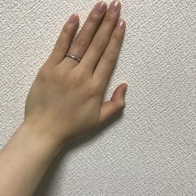 【アイプリモ(I-PRIMO)の口コミ】 シンプルな結婚指輪を探していました。これは側面にダイヤが沢山入ったデ…