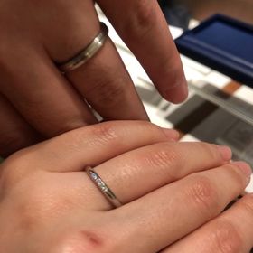 【銀座ダイヤモンドシライシの口コミ】 お互いに似合う指輪を探していたのですが、手の形や好みを踏まえると、同…