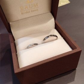 【JKPLANET(JKプラネット)の口コミ】 lady'sはツチメ模様で中心のダイヤはハート&キューピットを使用…